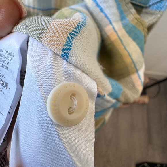 Levis plaid shirt. Relaxed fit. Size xxl. Nwt - Picture 11 of 12